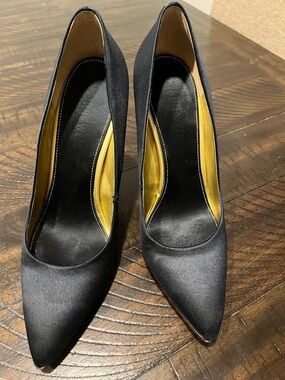 Nine West Black Satin Pointed Toe Pumps with Gold Lining